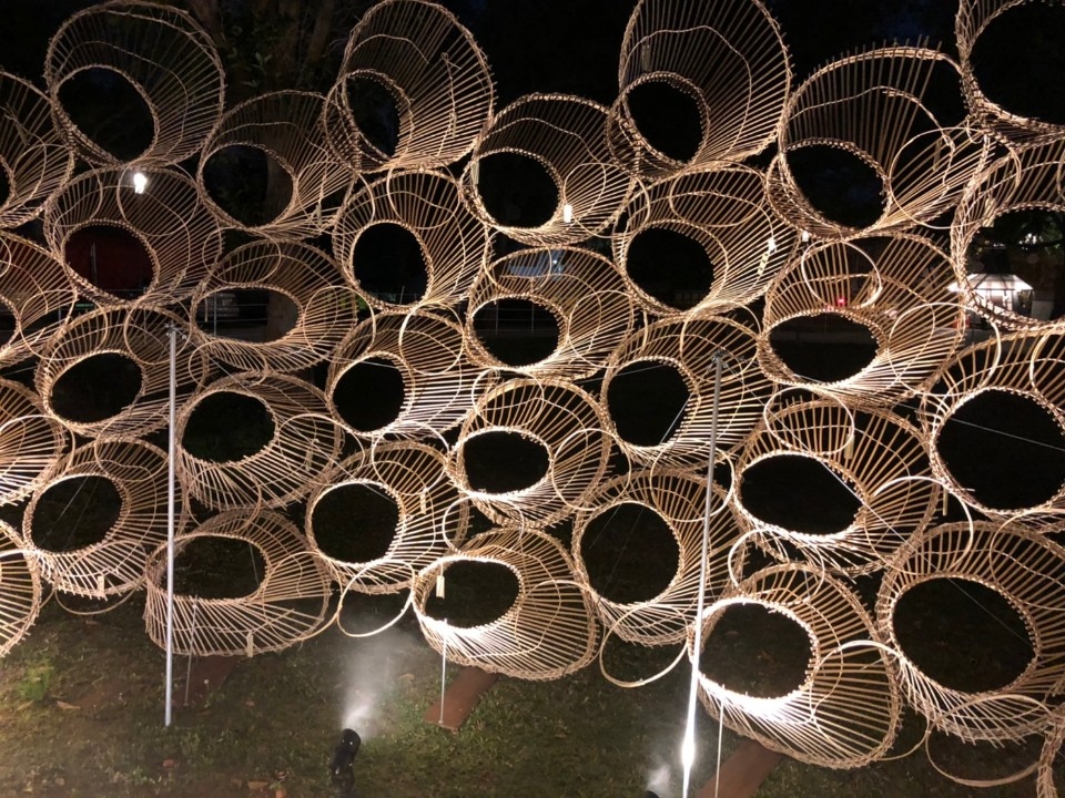 台日聯手打造15米高藝術燈組　里山禾樂燈區展農村風情。(記者高秋敏翻攝)